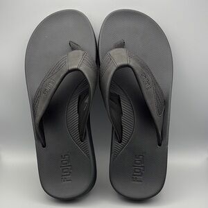 Flojos men’s black cushioned flip flops size 9.  New without tags.